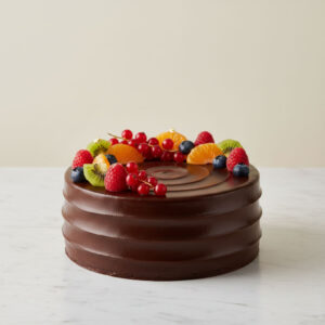 Tort czekoladowo-owocowy
